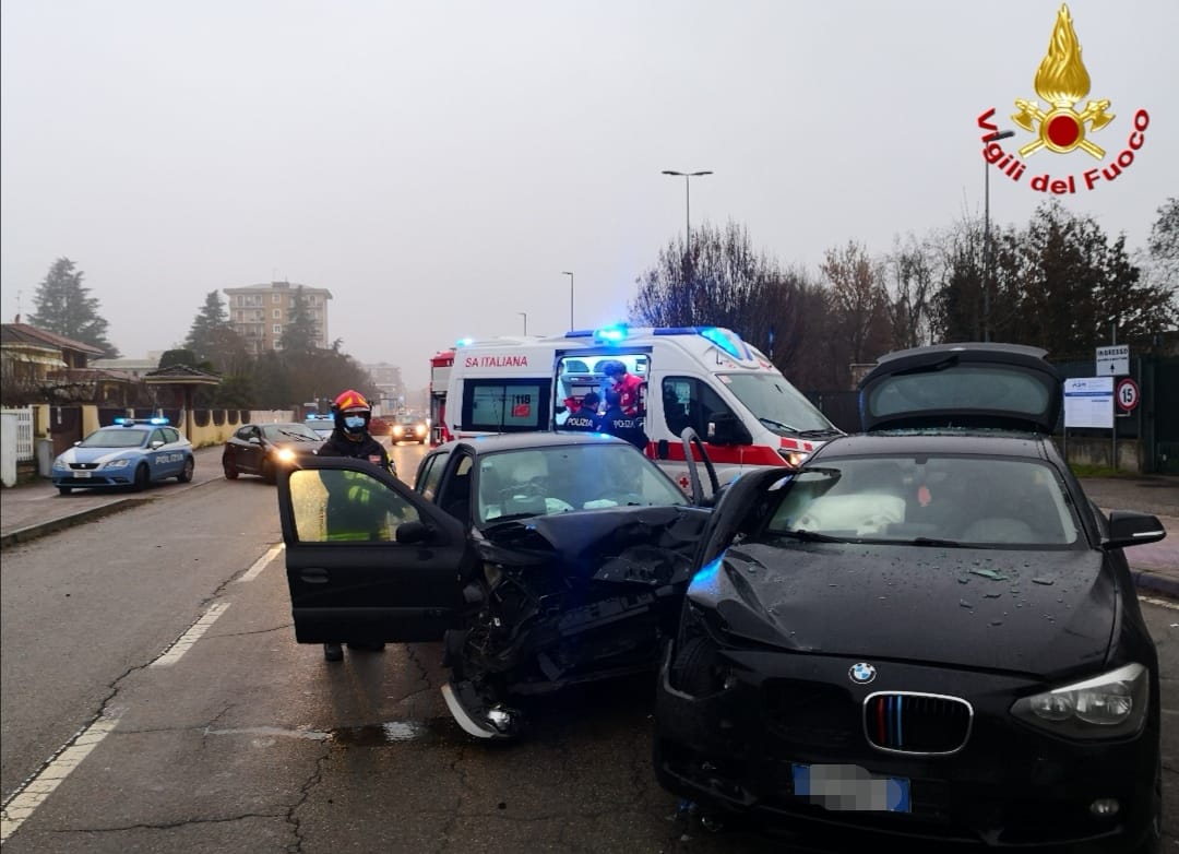 Scontro a Vercelli: un ferito in ospedale