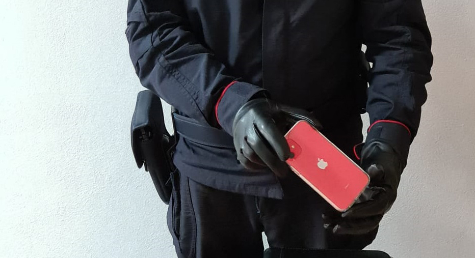 Ruba Iphone: donna 30enne nei guai
