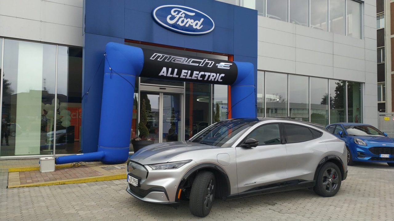 Motori: Ford Nuova Sa.Car ha presentato la Mustang elettrica