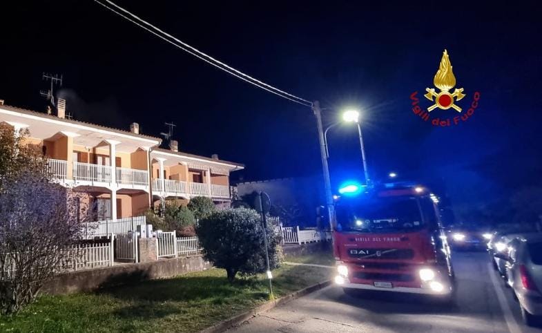 Va a fuoco un camino a Quarona