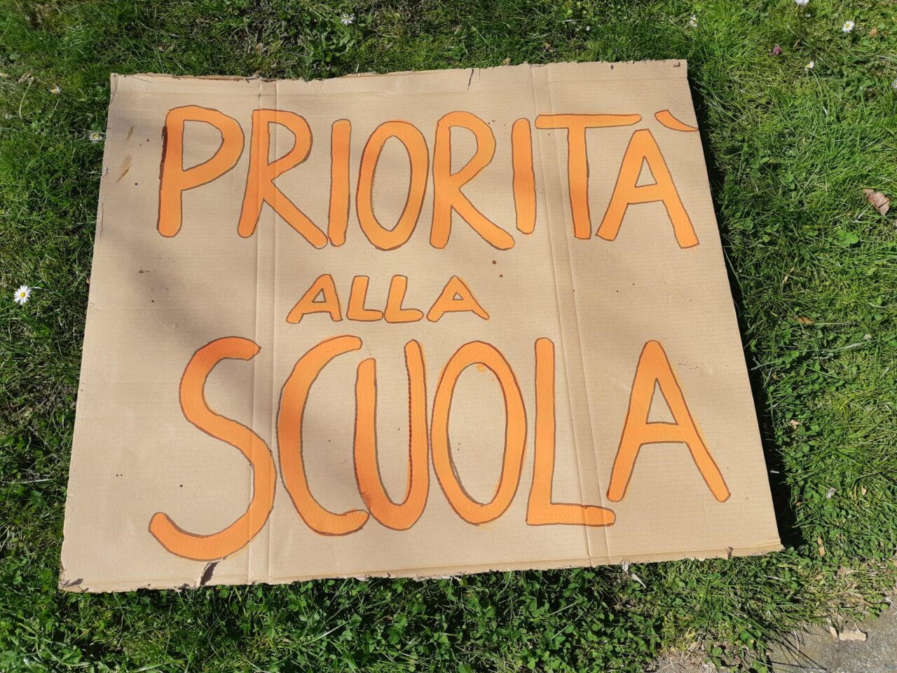 Sit-in “Pas” in piazza Cavour per il ritorno in classe