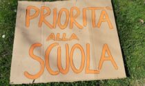 Sit-in "Pas" in piazza Cavour per il ritorno in classe