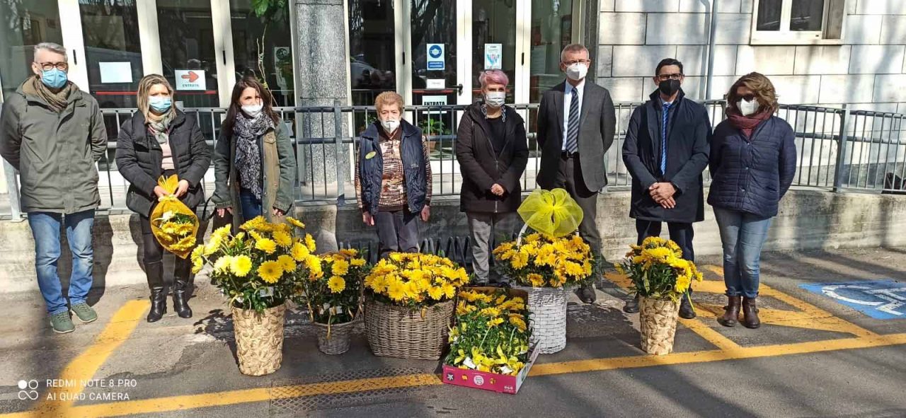 Dai fioristi vercellesi un pensiero per le donne in casa di riposo