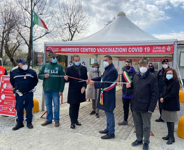 Santhià: inaugurato centro vaccinale nella sede degli Alpini