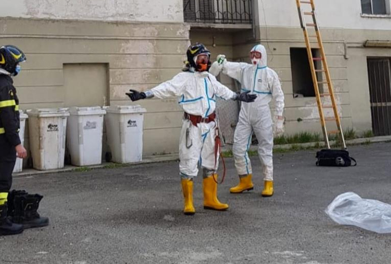 Persona sospetta Covid soccorsa dai Vigili del Fuoco