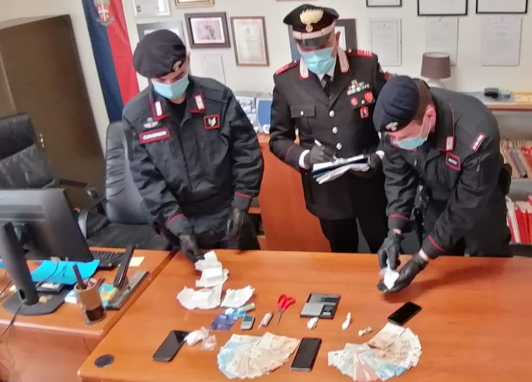 Spaccio di droga: triplice arresto dopo le perquisizioni