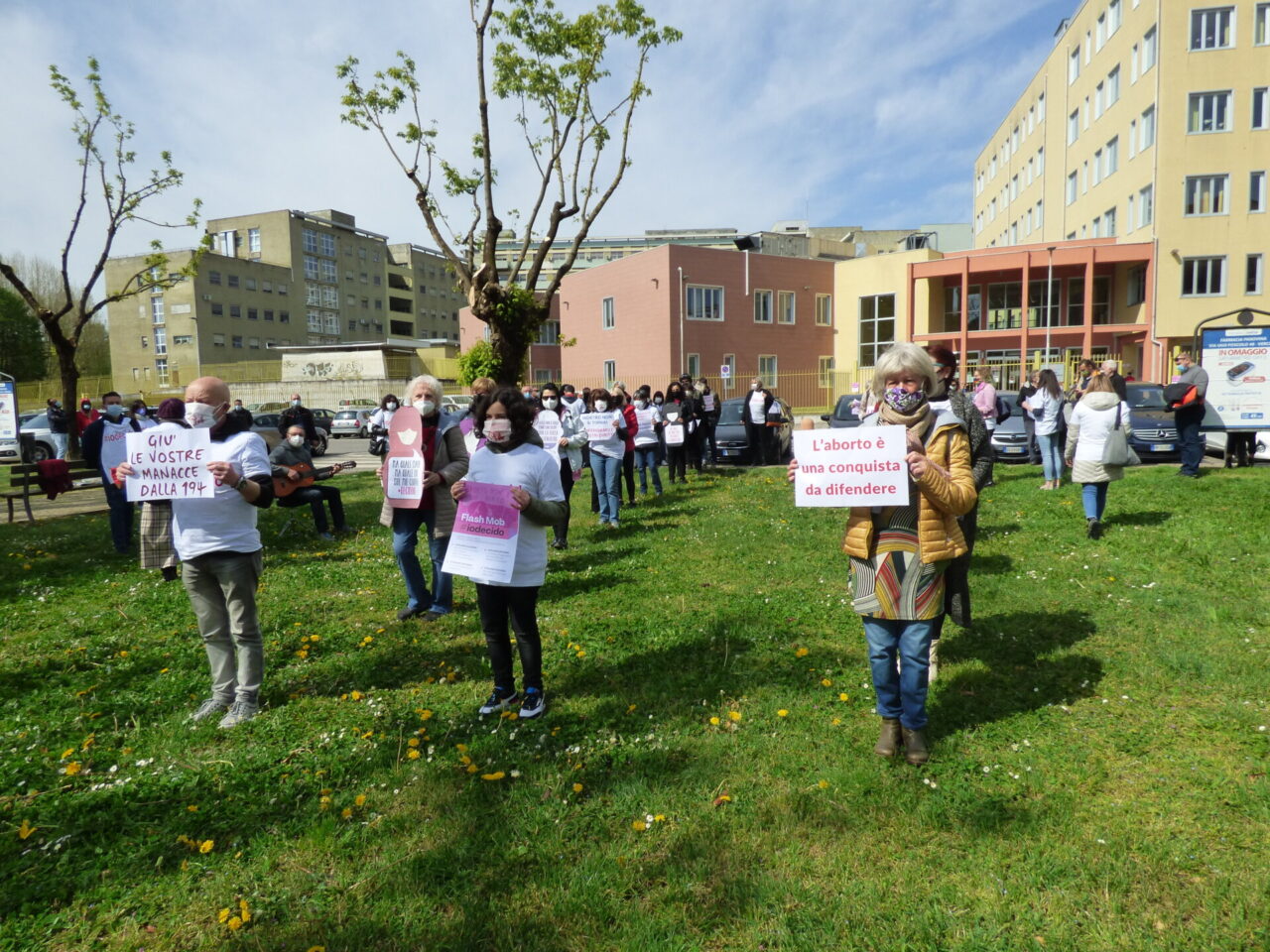 #iodecido: in tanti al flash mob a tutela dei consultori