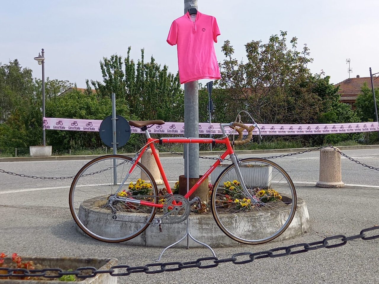 Tanta gente a Tricerro e Borgo Vercelli per la corsa rosa