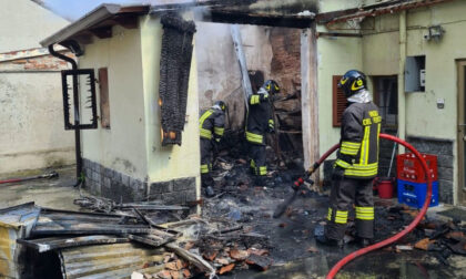 Garage in fiamme a Trino