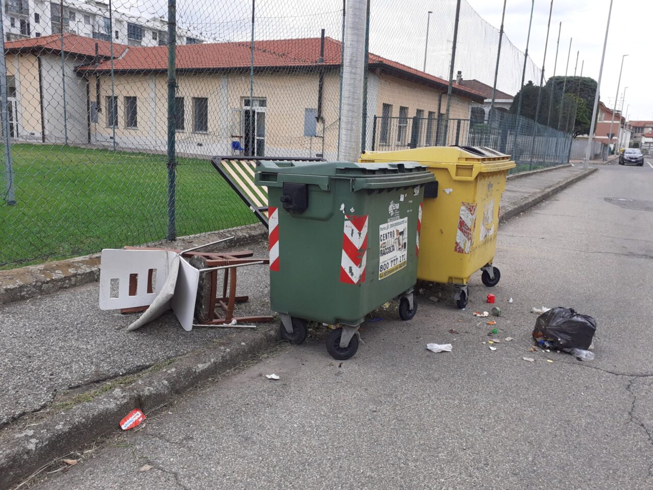 Via Rocciamelone: protesta per i rifiuti in strada