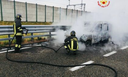 Auto a fuoco sull'autostrada A4