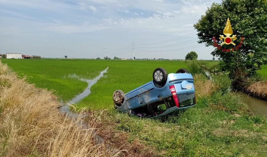 Auto ribaltata, interviene l’elisoccorso