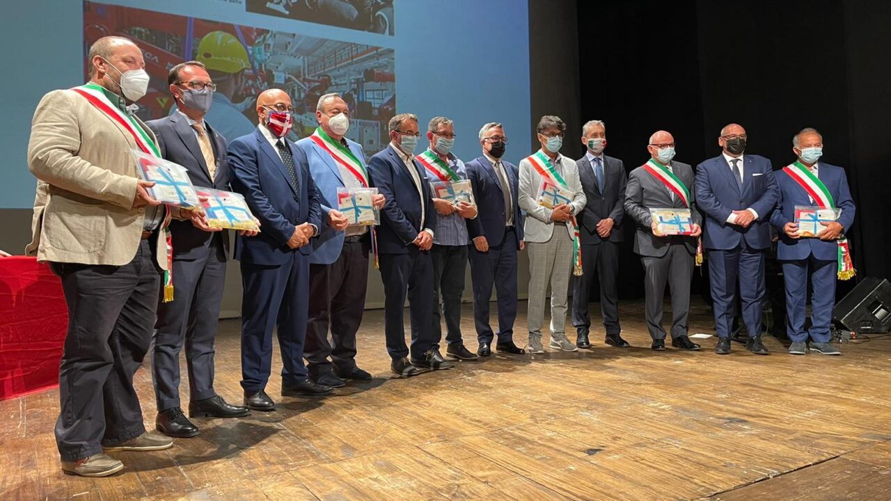 Consegnato il Drapò ai sindaci della provincia