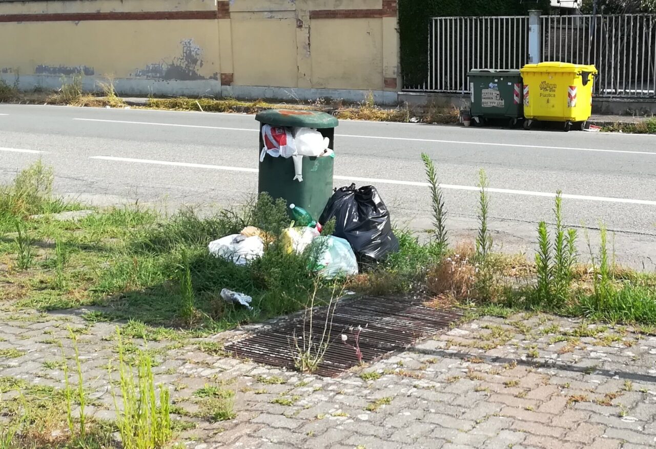 Disservizio: “Ci sono dei cestini da svuotare”