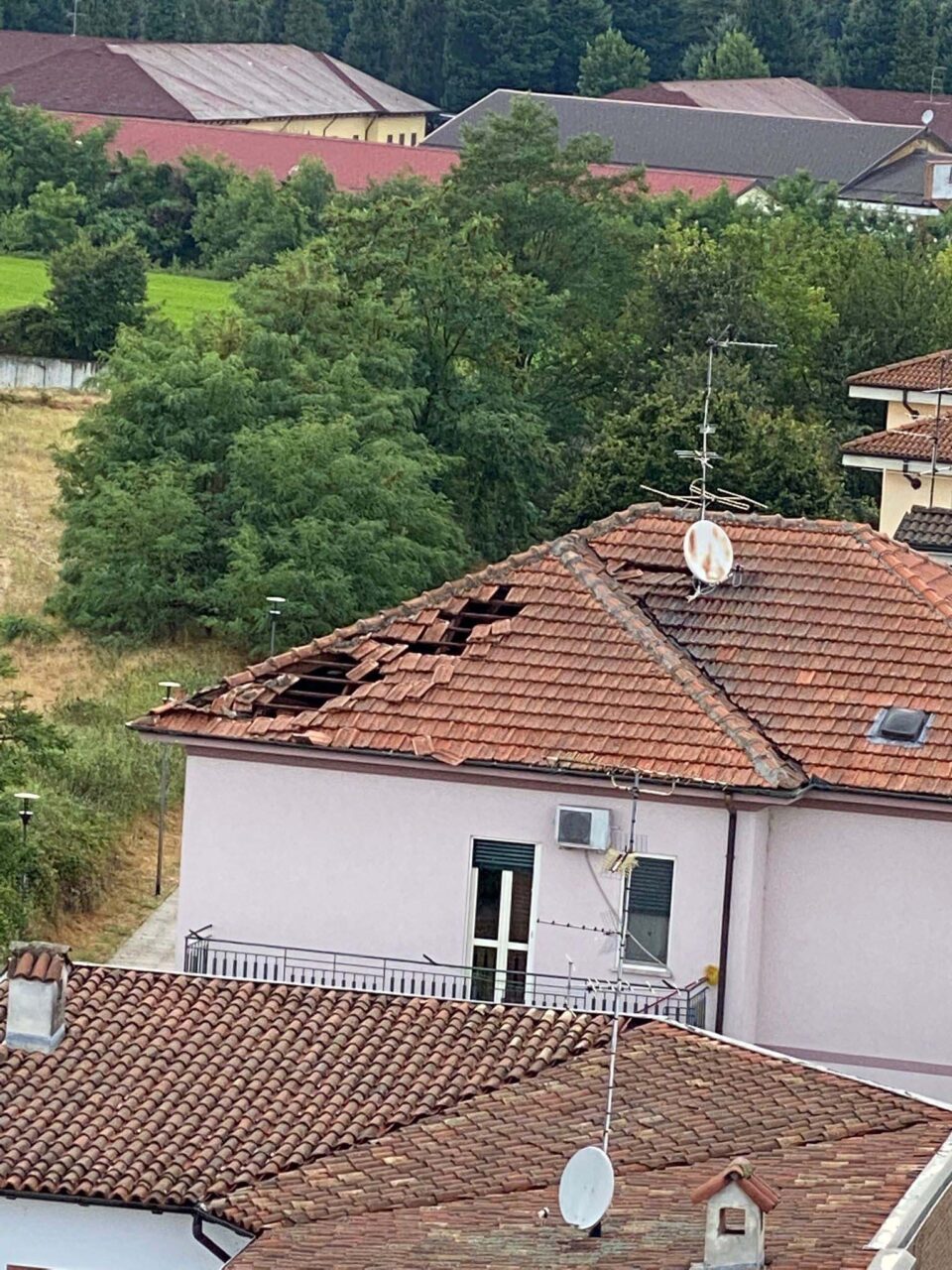 Trombe d’aria e grandine: un disastro dai contorni impressionanti