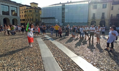 Alcune decine in Piazza Cavour per protestare contro il Green Pass