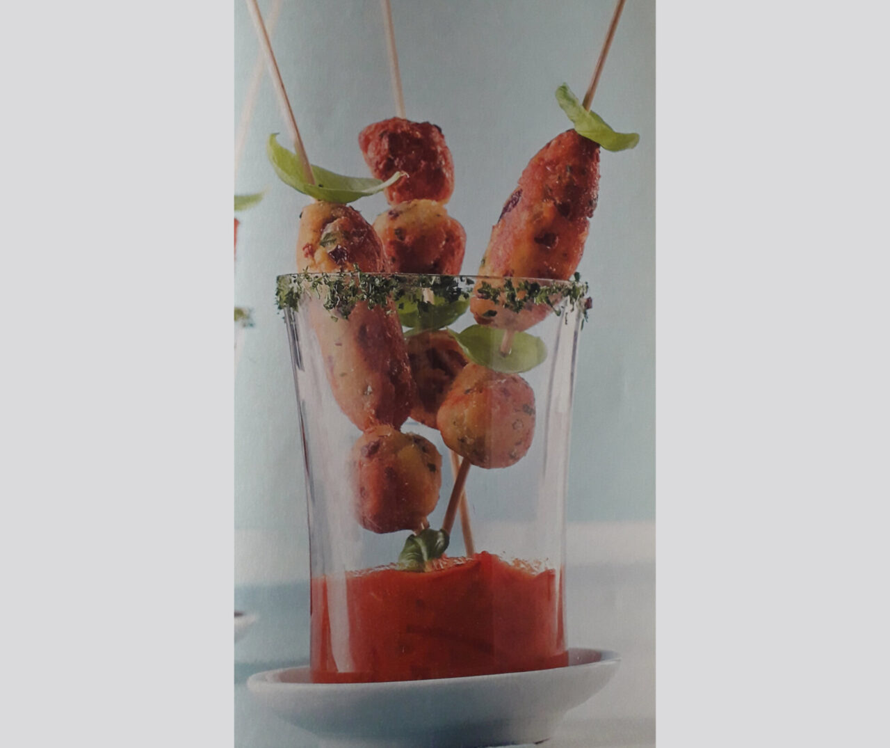Spiedini di polpette in pinzimonio