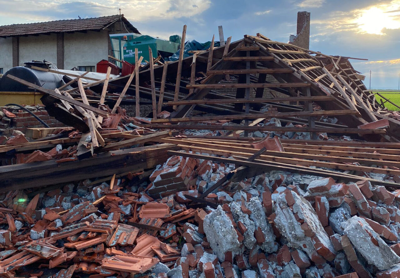 Temporali e tromba d’aria, una vera catastrofe: la Regione chiede lo stato d’emergenza