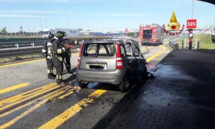 Balocco: auto in fiamme sulla Torino-Milano
