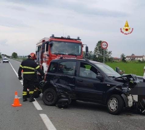 Scontro sulla Vercelli-Desana: 3 feriti