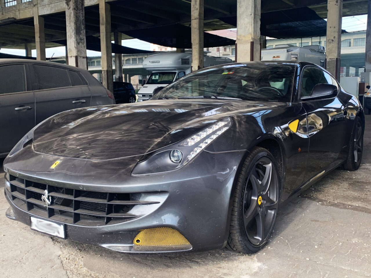 Ferrari di contrabbando bloccata in dogana