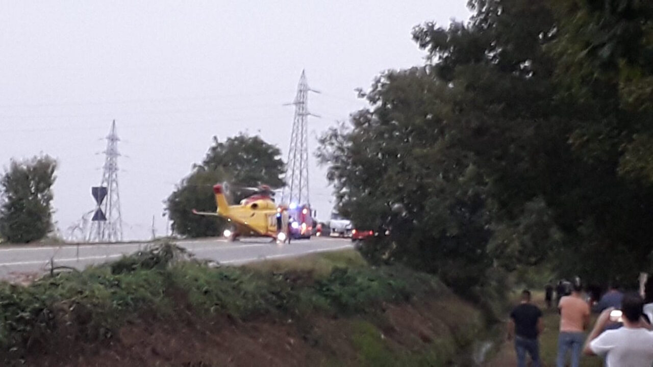 Incidente Santhià: auto sfracellata. strada chiusa