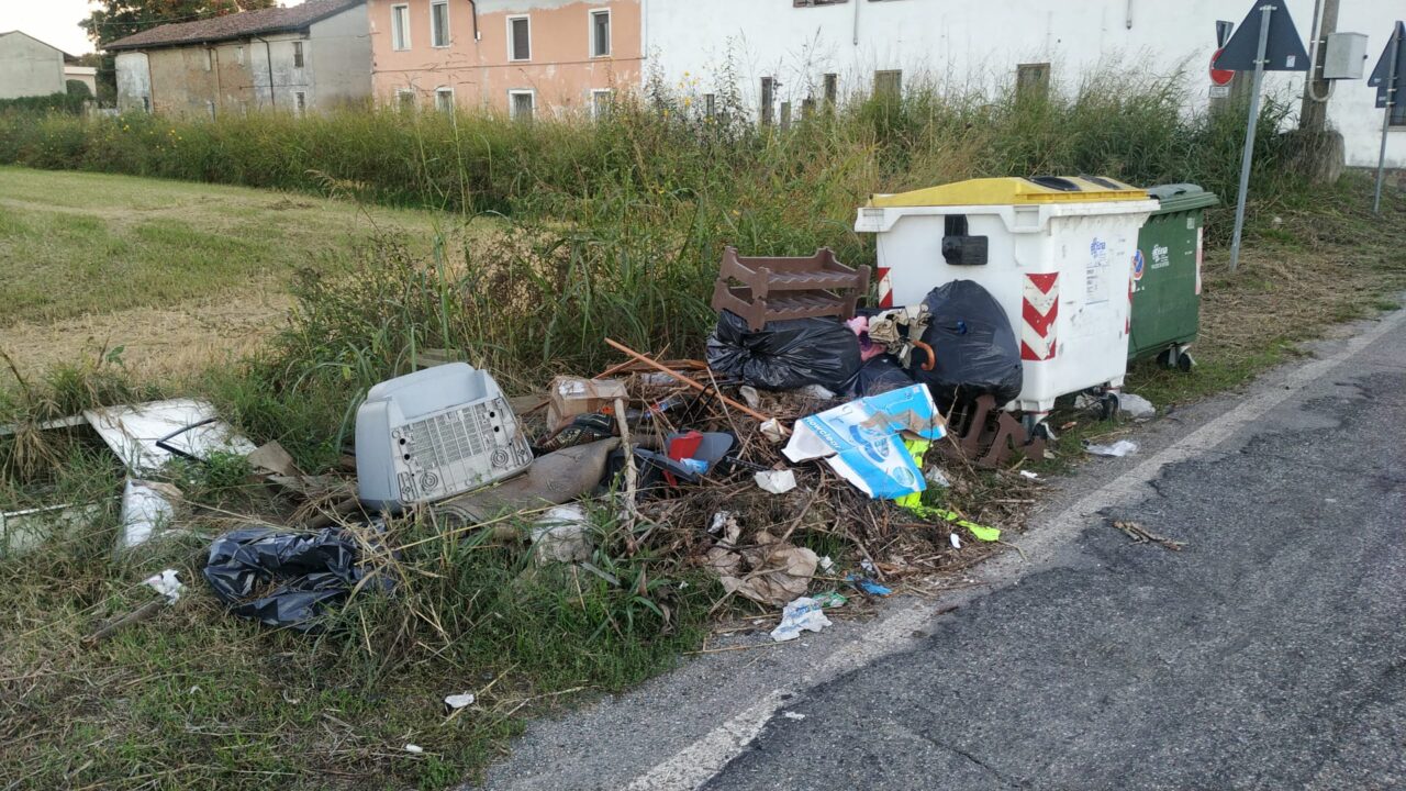 Ennesima discarica in città, al rione Cappuccini