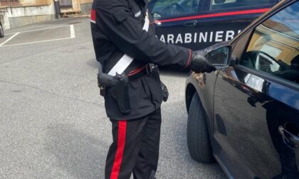 Tentano la truffa dello specchietto, presi dai Carabinieri