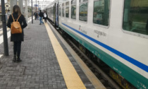 Fermi in stazione per due ore: proteste dei pendolari vercellesi