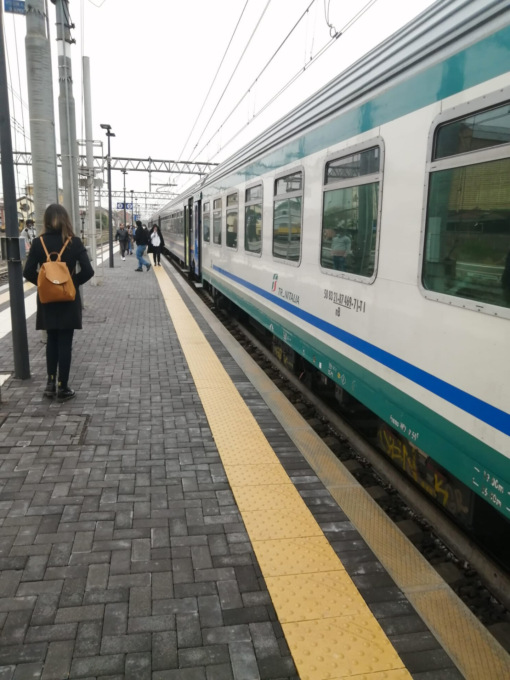 Fermi in stazione per due ore: proteste dei pendolari vercellesi