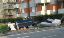 Via Castigliano: dopo 15 giorni nessuno ha ancora pulito