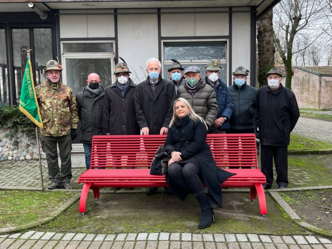 Panchina rossa anti violenza inaugurata a San Germano
