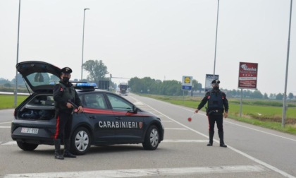 Investe una donna sulle strisce e poi se ne va: denunciato dai carabinieri