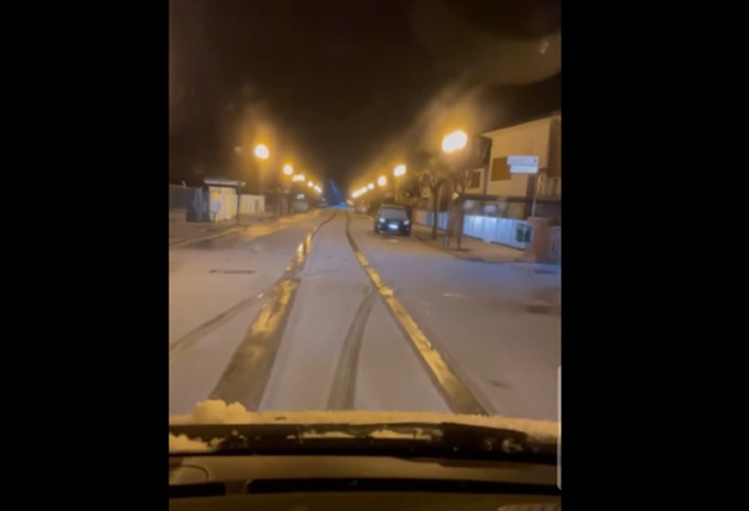 Incredibile a novembre: sembra grandine ma è “graupel”, neve tonda