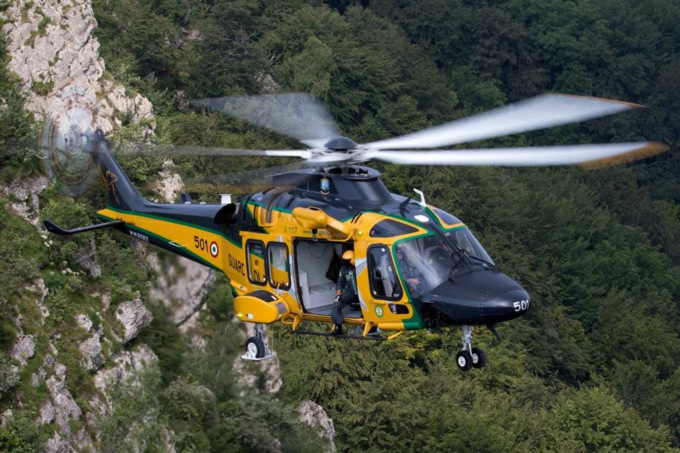 Val d’Otro: escursionista ferito salvato con un elicottero della Guardia di Finanza