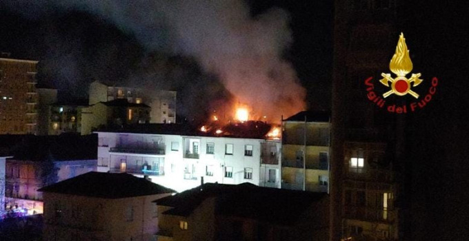 Incendio via Failla: il video dei Vigili del Fuoco