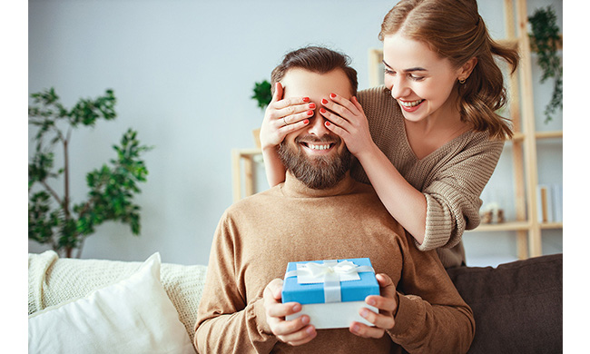Regali di Natale da uomo: con questi consigli spenderai meno