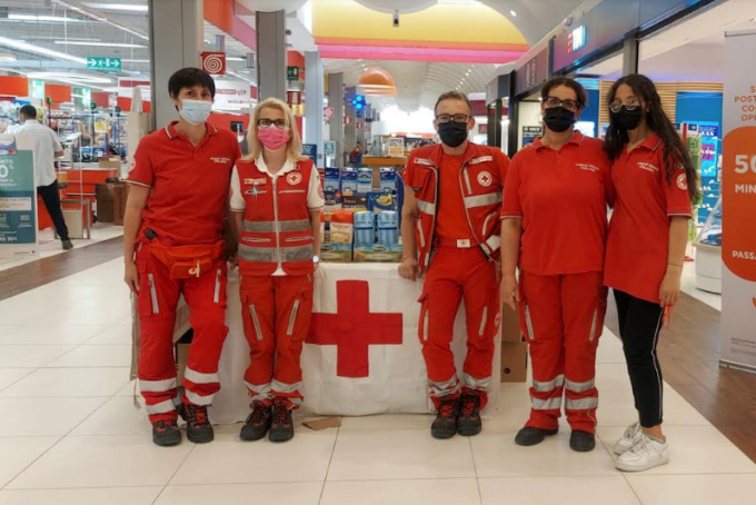 Croce Rossa Vercelli: raccolta Alimentare al Carrefour, sabato 18 dicembre