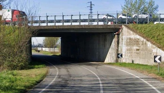 Curva pericolosa ad Asigliano: uscite di strada a catena