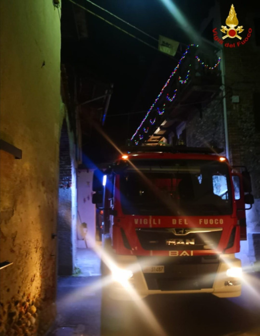 Arborio: tetto in fiamme