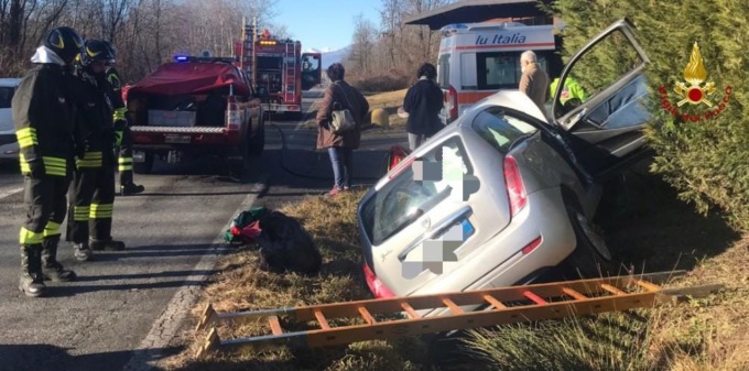 Vettura fuori strada: un ferito in codice giallo