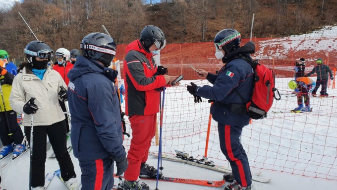 Controlli dei Carabinieri sulle piste da sci: contestate diverse violazioni