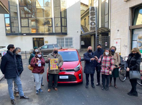Consegnata la Kia Picanto del concorso “Compra locale vinci il Natale”