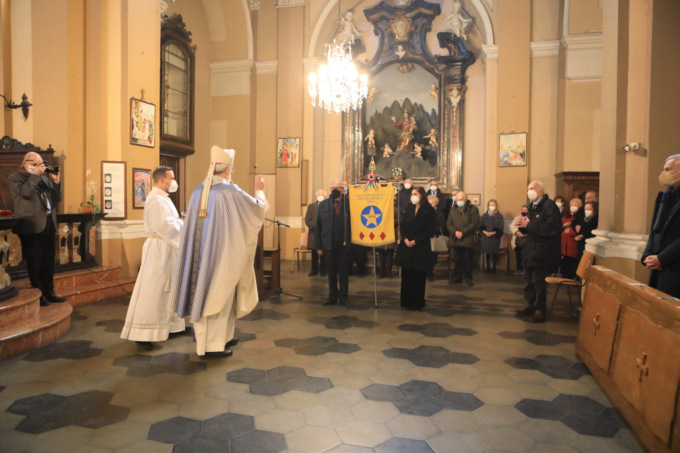 Il nuovo labaro dell’Aior Vercelli benedetto dall’arcivescovo