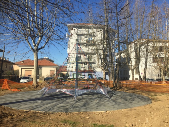 Santhià: nuova giostra al Parco Durandi