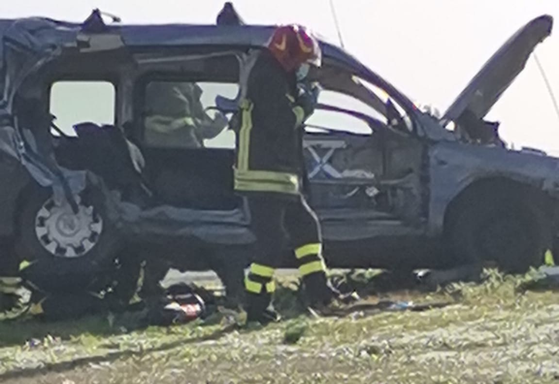 Schianto contro palo, giovane coppia in ospedale con “codice rosso