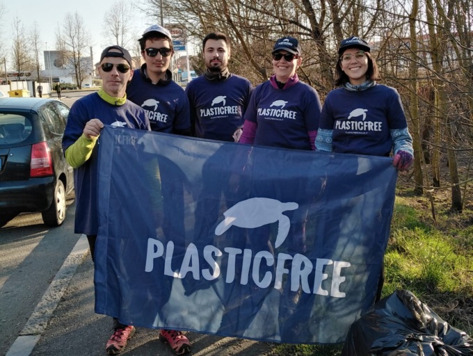 Plastic Free Vercelli ripulisce la zona della Piastra Asl
