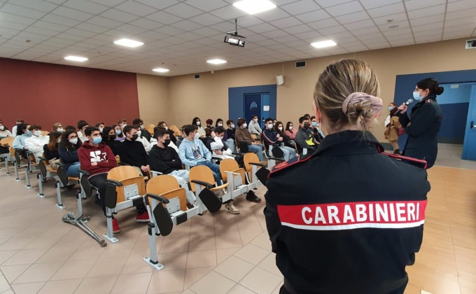 Arma dei Carabinieri: visite nelle scuole superiori della provincia