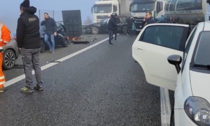 Maxi tamponamento sulla A26: due morti e diversi feriti. Traffico bloccato in direzione della Liguria
