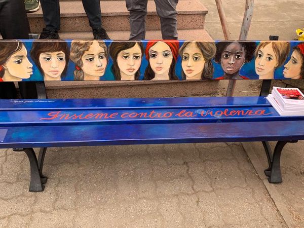 Calamandrei Crescentino: inaugurata la panchina antiviolenza